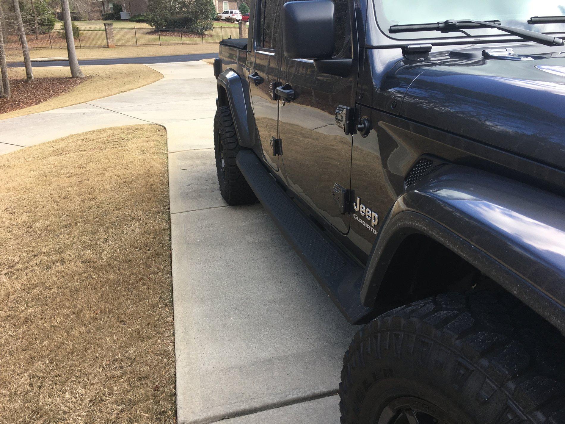 Jeep Gladiator WTB:WTB tonneau cover and running boards...... Located in southern Oregon Northern California area.. F3E5DA23-8CD6-4964-B441-CA87B70AF77A