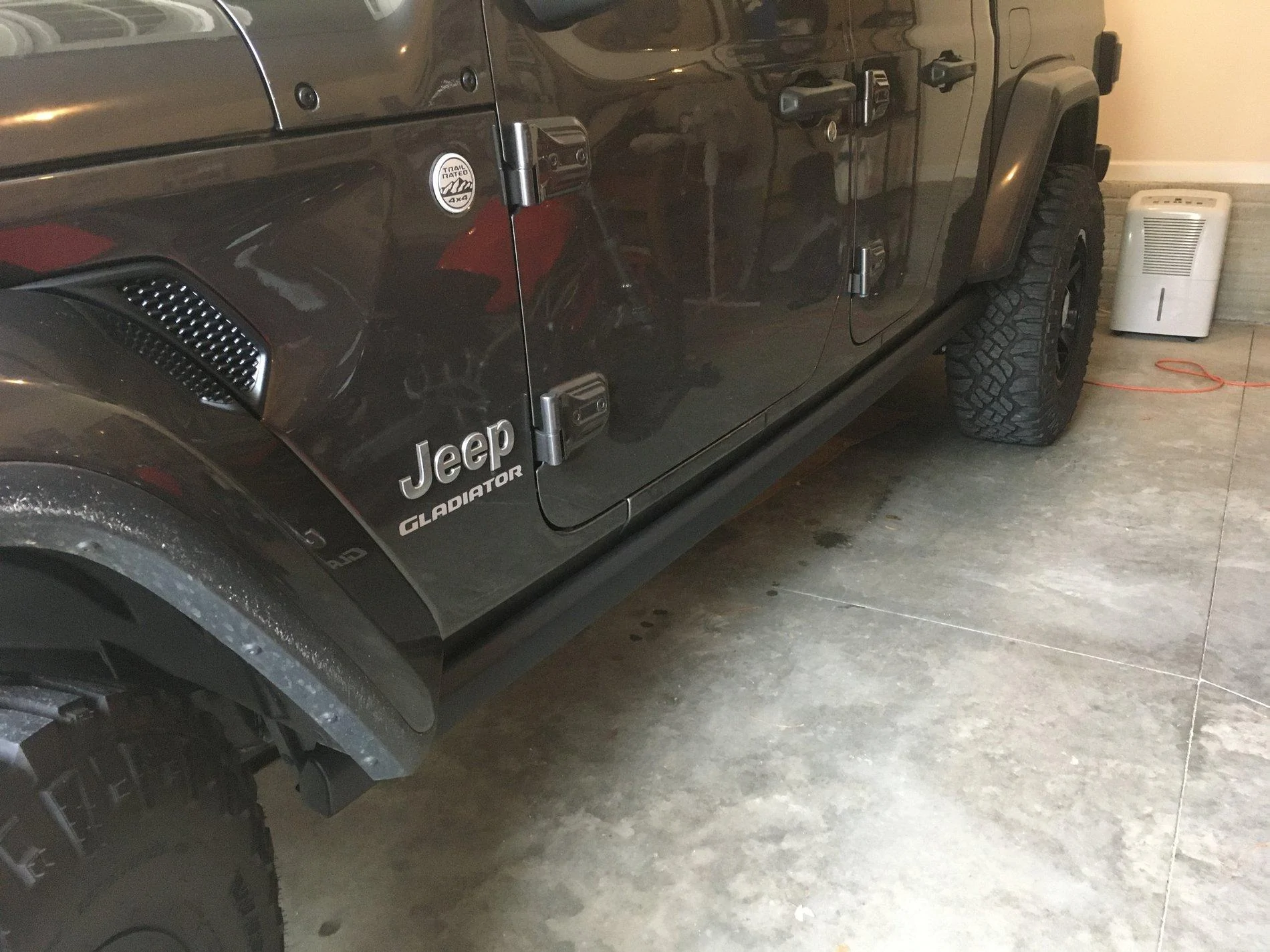 Jeep Gladiator WTB:WTB tonneau cover and running boards...... Located in southern Oregon Northern California area.. D1DE8673-95CD-4CDF-86CF-6B6CBB4EFC4F