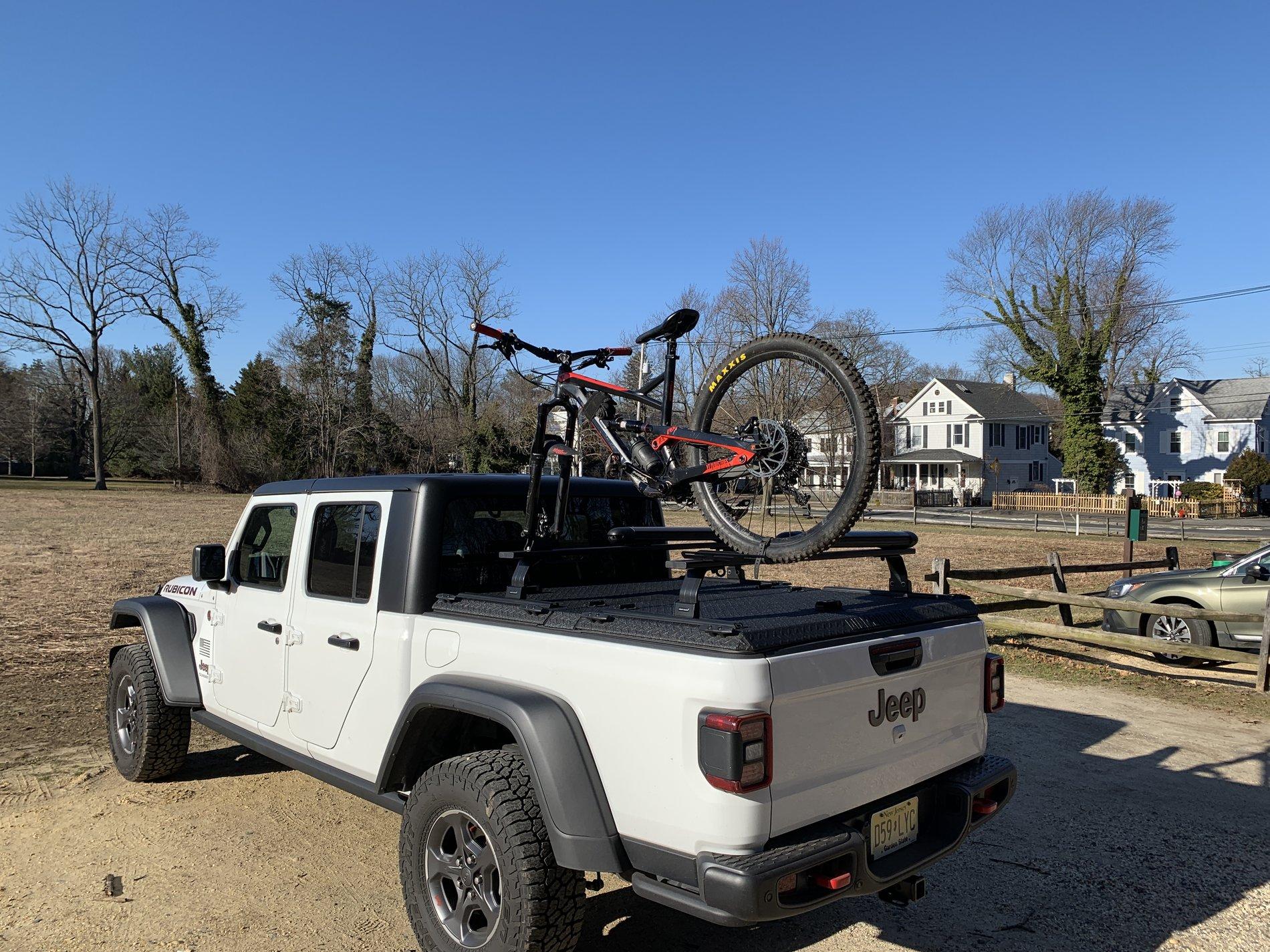 Jeep Gladiator Voodoo Cross Bars 1UP Bike Rack and Yamika Ski Rack 20200221_201606105_iOS