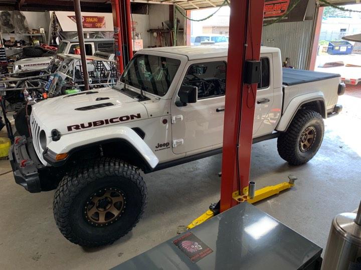 Jeep Gladiator Metalcloak lift 299205_4455180876199755776_n.jpg?_nc_cat=104&_nc_ohc=lsweQWNkyoAAX-scjgr&_nc_ht=scontent.fhou1-1