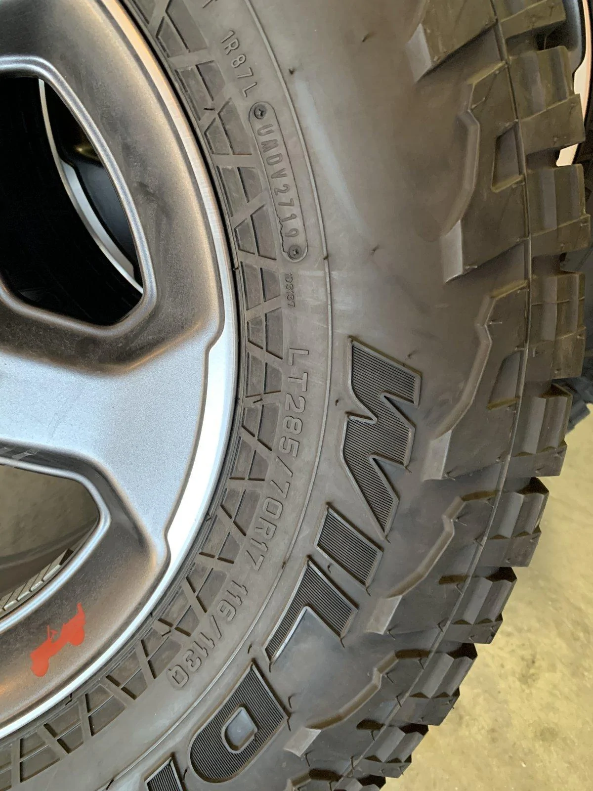 Jeep Gladiator 4 Rubicon tires and wheels 286353FB-0D3D-41F6-BE07-1CCF7BD03F27