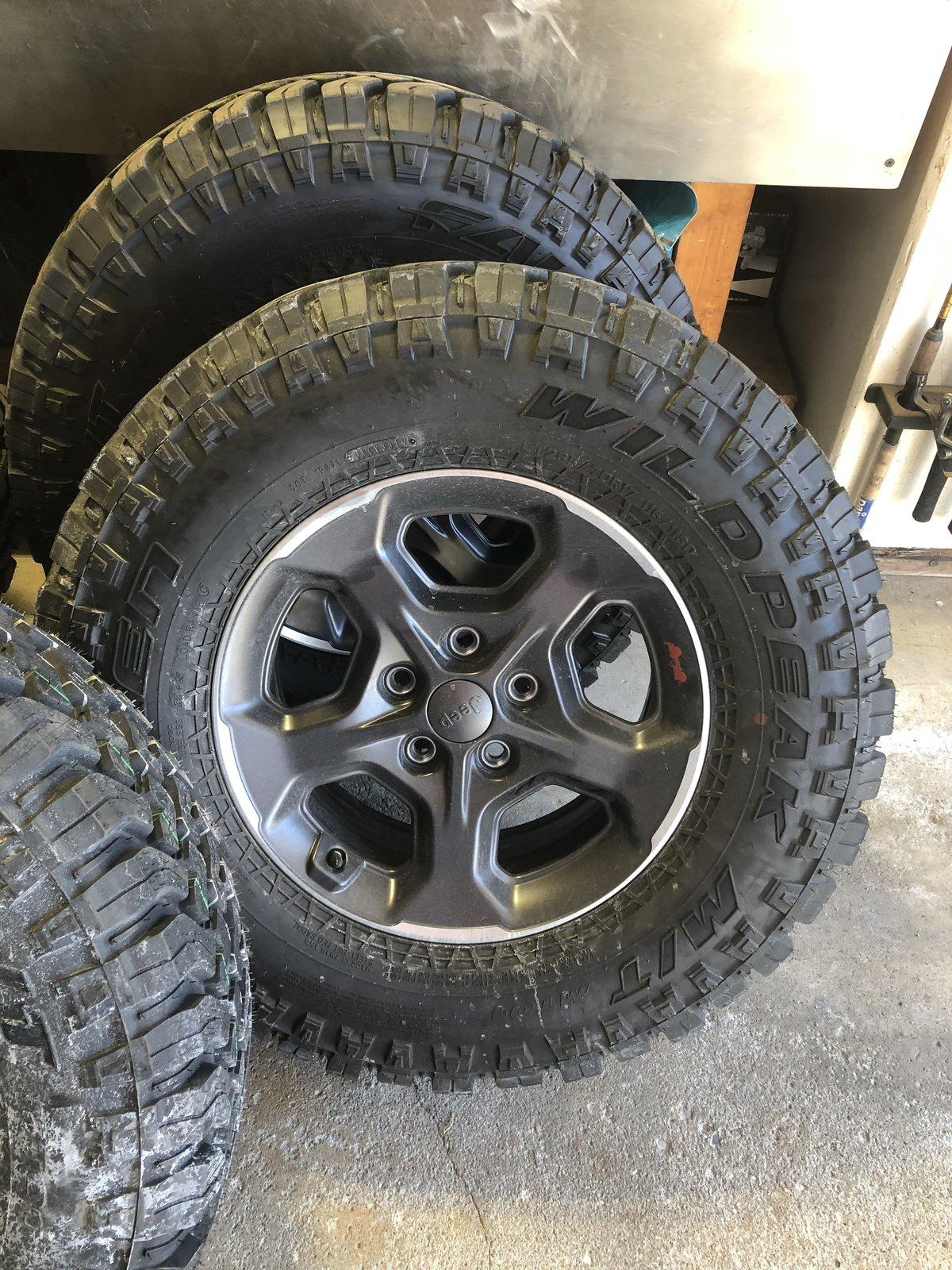 Jeep Gladiator Jeep Gladiator Rubicon 17 inch wheels and tires 847A3DC1-FE1D-4827-A7F1-CE4751784004