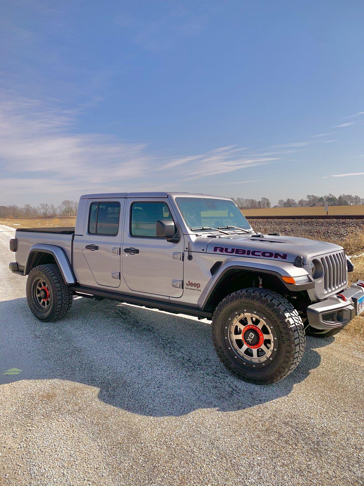Jeep Gladiator BILLET SILVER Gladiator JT Club 29AE4244-DEFA-4017-BBE4-324FE42419FB