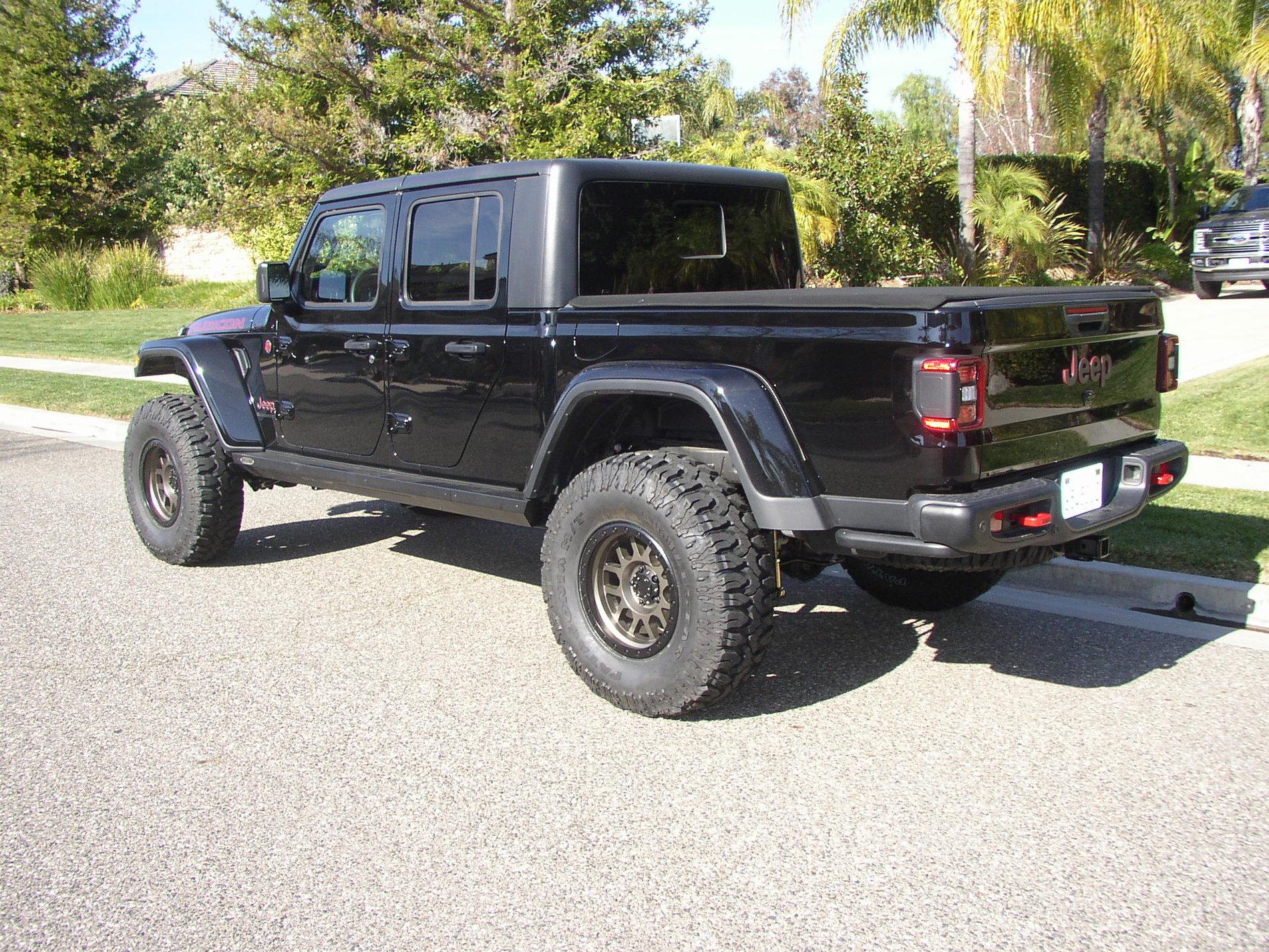 Jeep Gladiator New ICON 2.5" Lift P1010003.JPG