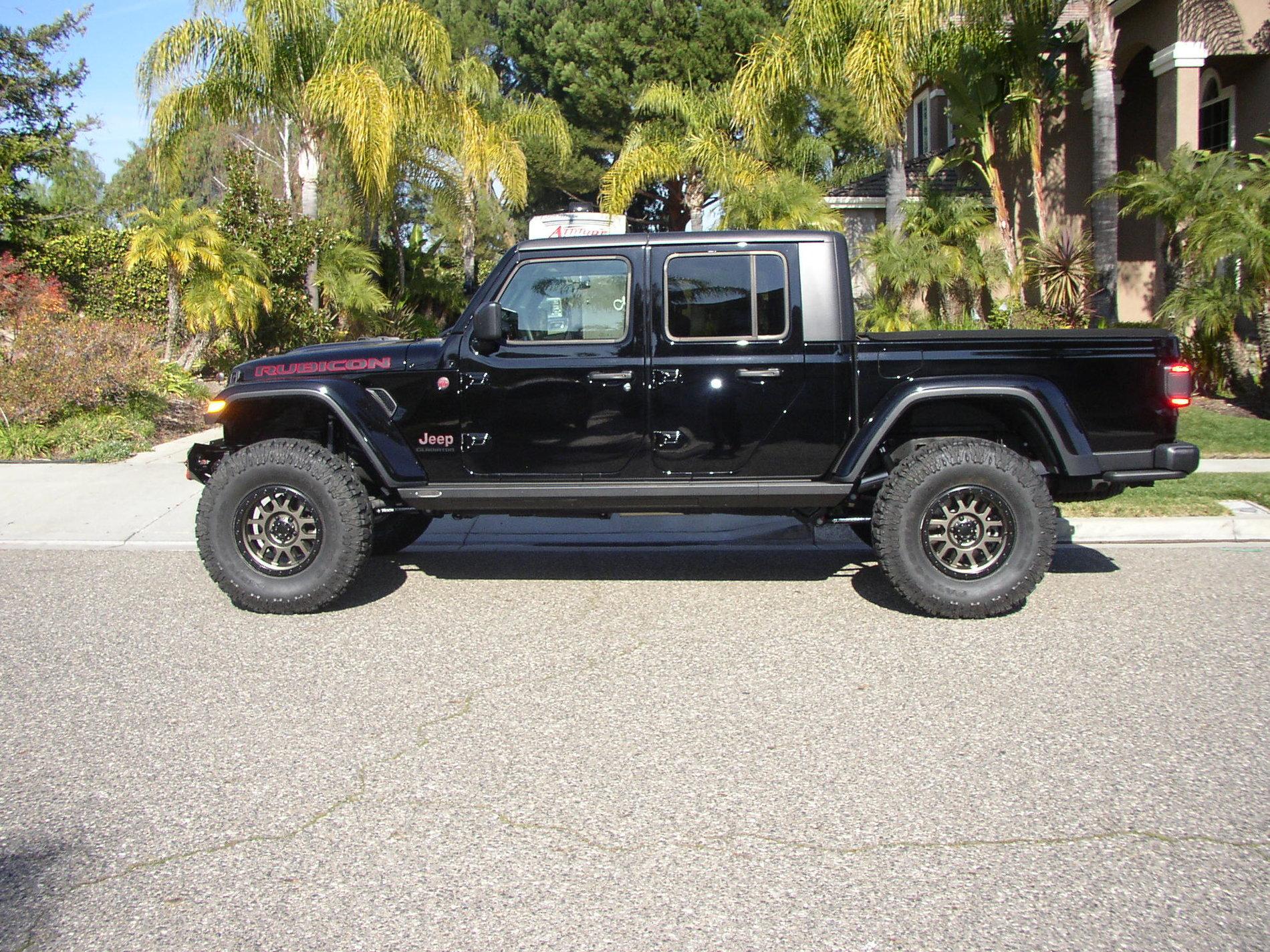 Jeep Gladiator New ICON 2.5" Lift P1010005.JPG