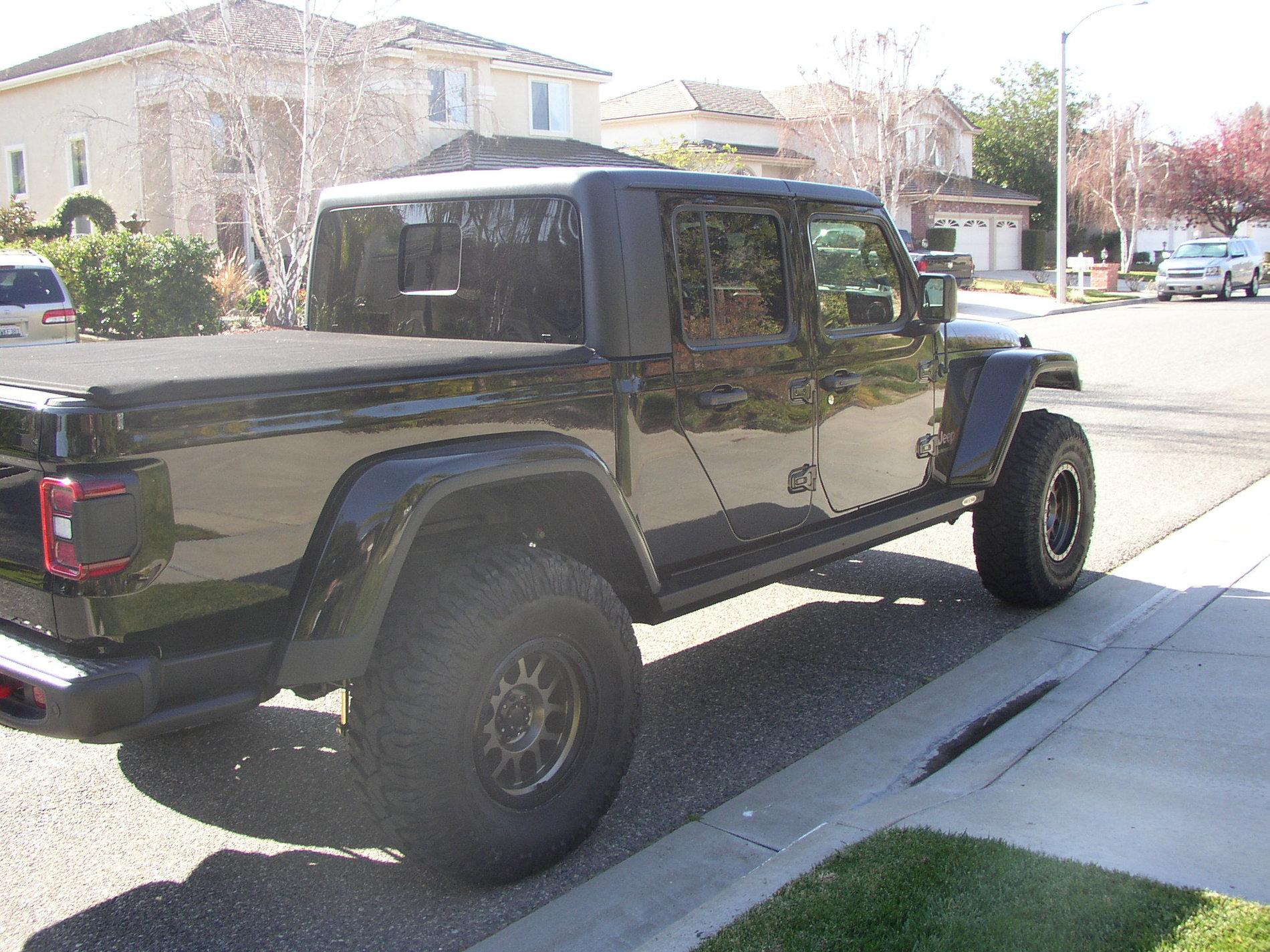 Jeep Gladiator New ICON 2.5" Lift P1010006.JPG