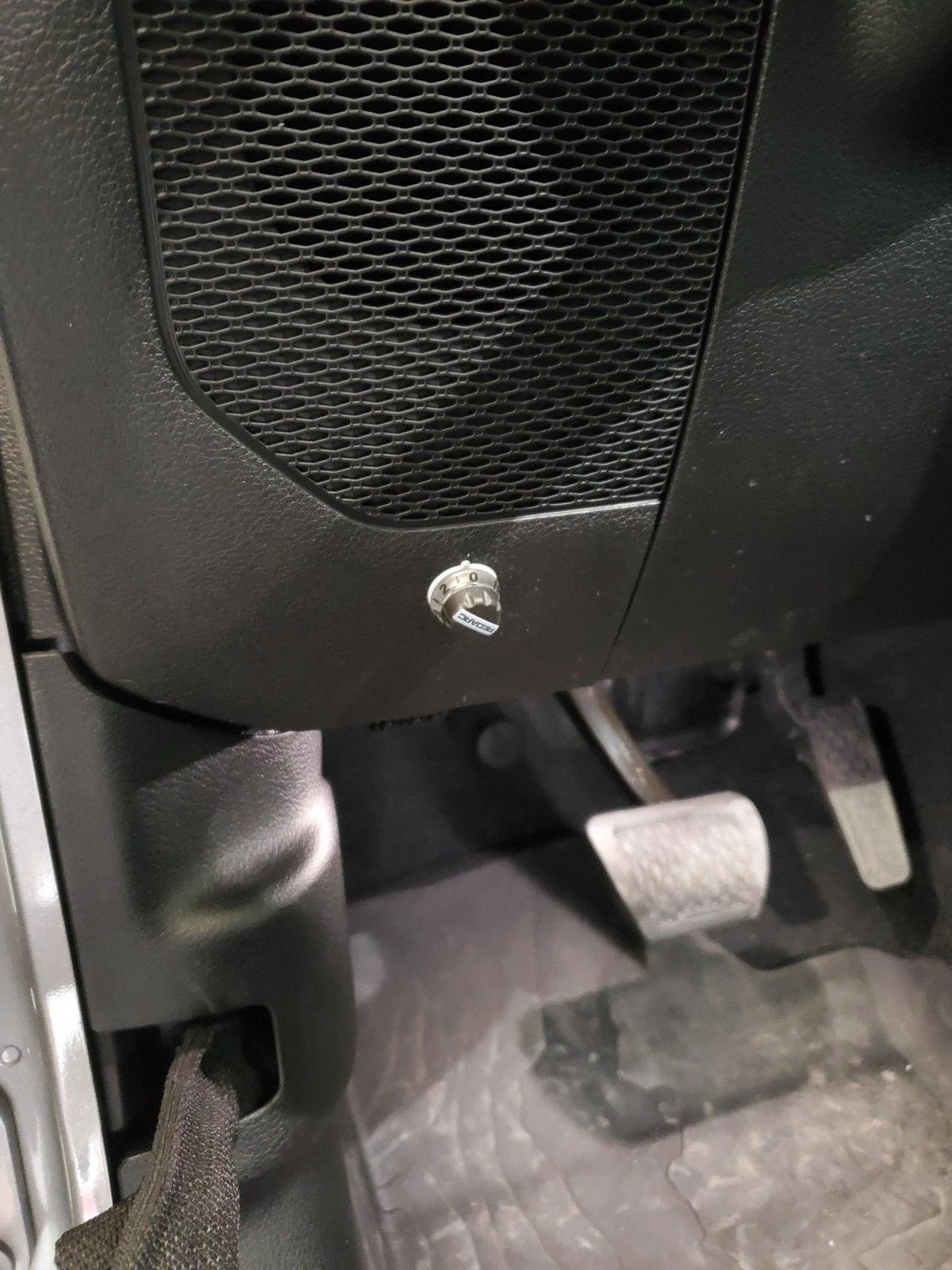 Jeep Gladiator Redarc towing install 20200223_173846