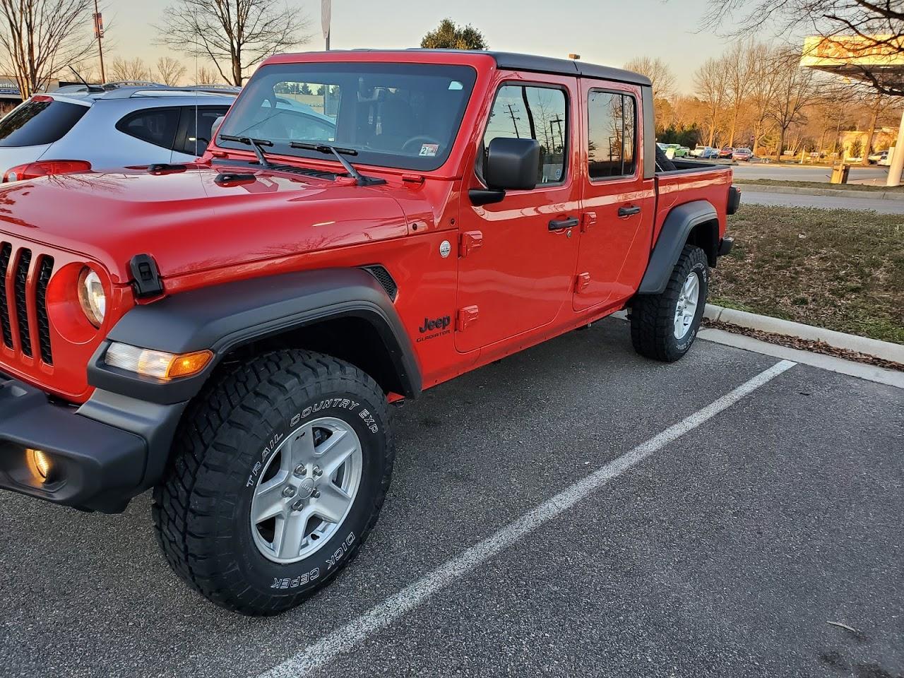 Jeep Gladiator bigger tires on unlifted Sport S 20200222_164141_JT_WITH33s2