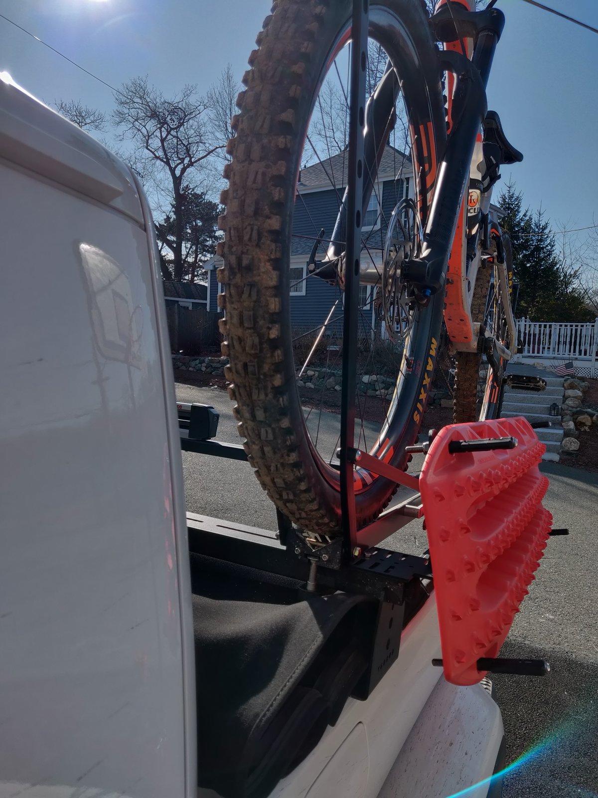Jeep Gladiator Voodoo Cross Bars 1UP Bike Rack and Yamika Ski Rack IMG_20200224_142037