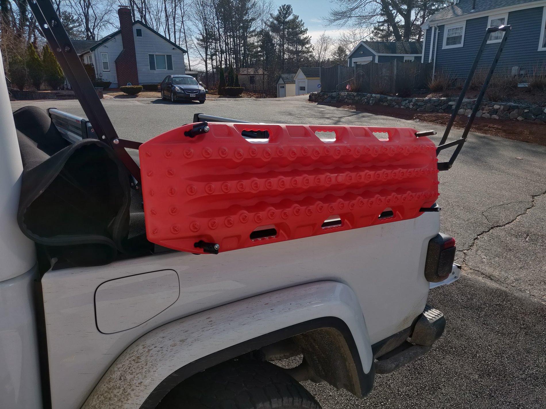 Jeep Gladiator Voodoo Cross Bars 1UP Bike Rack and Yamika Ski Rack IMG_20200224_141522