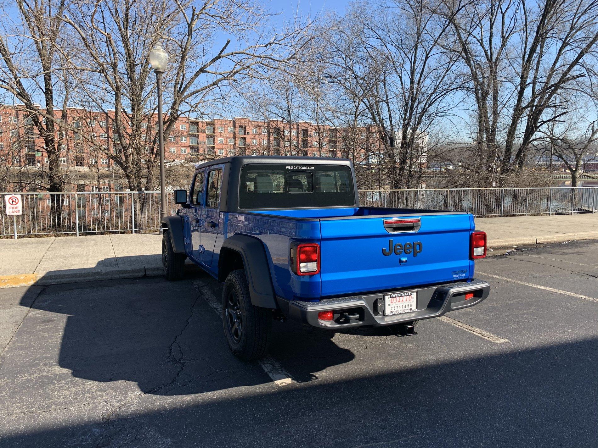 Jeep Gladiator HYDRO BLUE PEARL Gladiator JT Club E31298FE-844C-4DD5-B78C-25E0901B7D6F