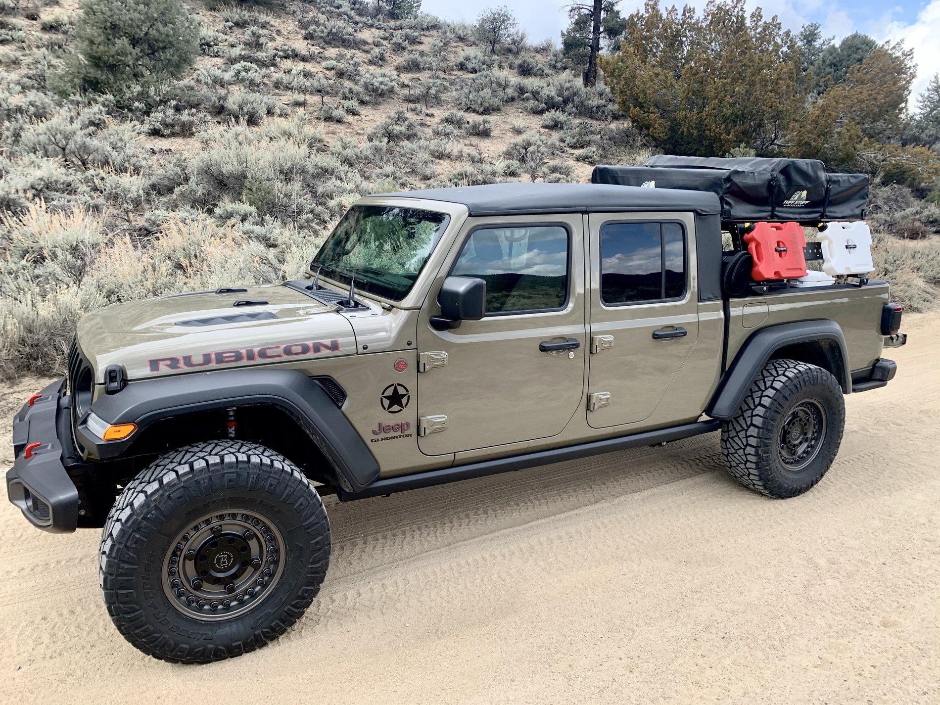 Jeep Gladiator Bed Rack and Roof Top Tents IMG_9151