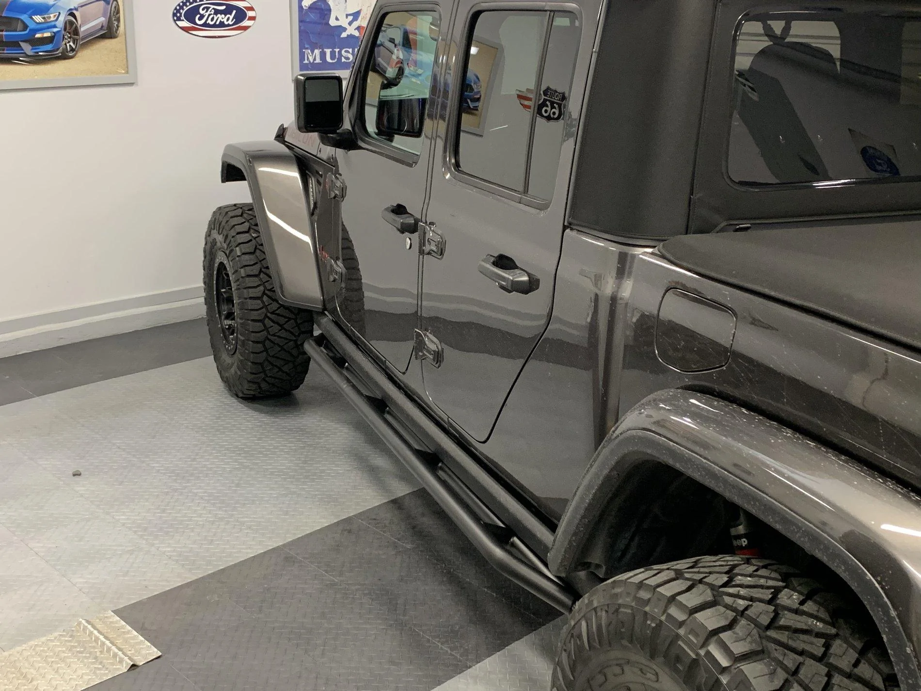 Jeep Gladiator Steps with Rubi Rock Rails 12A00838-3847-407C-83D8-AD7626FDCABF