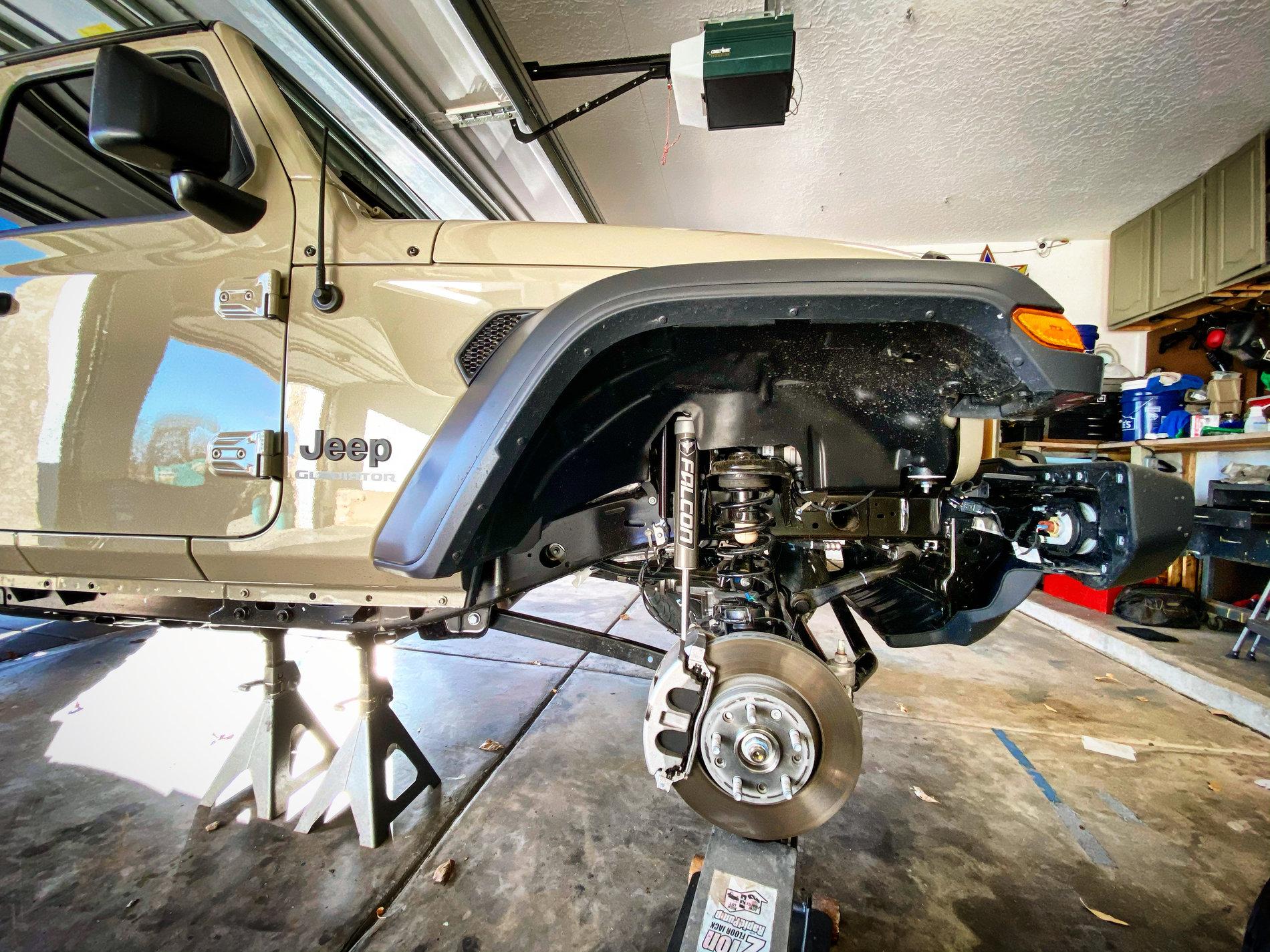 Jeep Gladiator My Gobi Tan Sport S 998546C7-71AF-4768-9AD8-FD623FE5F54D