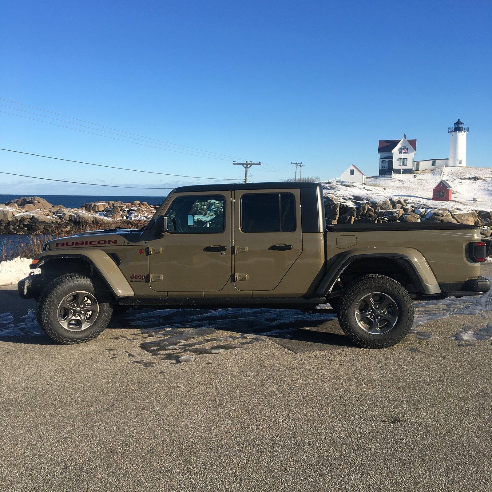Jeep Gladiator JT pictures 0E00C5F0-0F1F-42C0-AD4E-71917ADA50CD