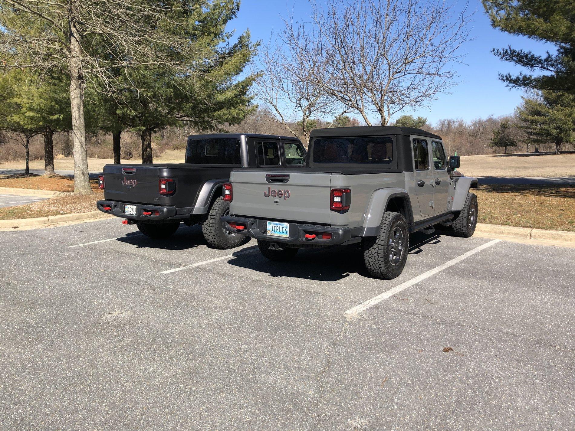 Jeep Gladiator Jeeps Parking Next To Jeeps IMG_5991