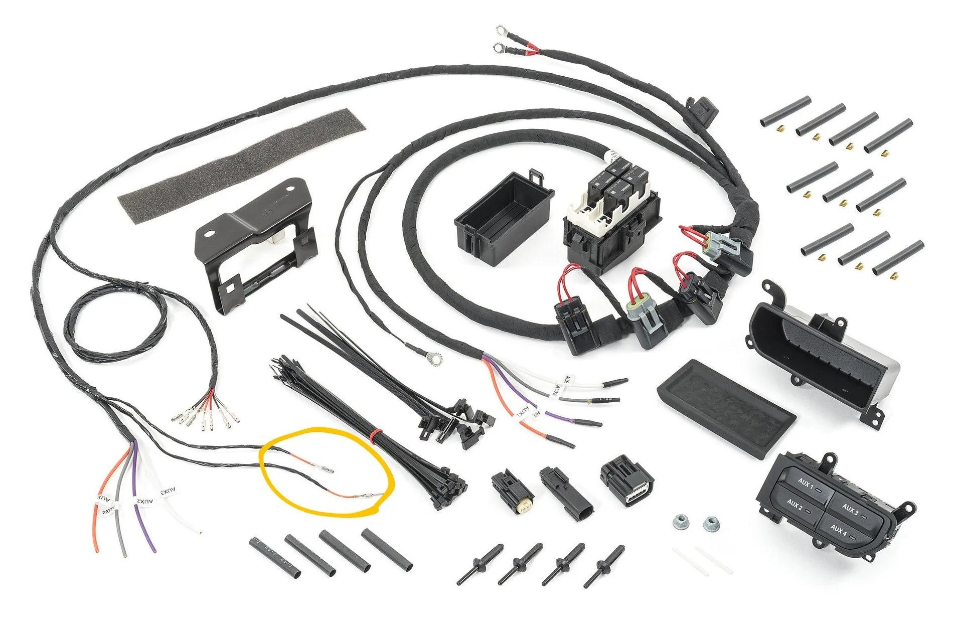 Jeep Gladiator Adding Auxiliary Switch Kit Mopar_82215190_Black_Auxiliary_Switch_Bank_Kit_Front_0~2