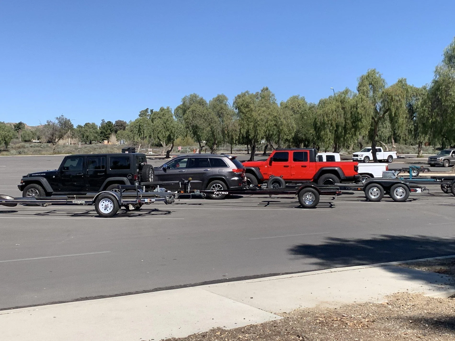 Jeep Gladiator Jeeps Parking Next To Jeeps IMG_1338