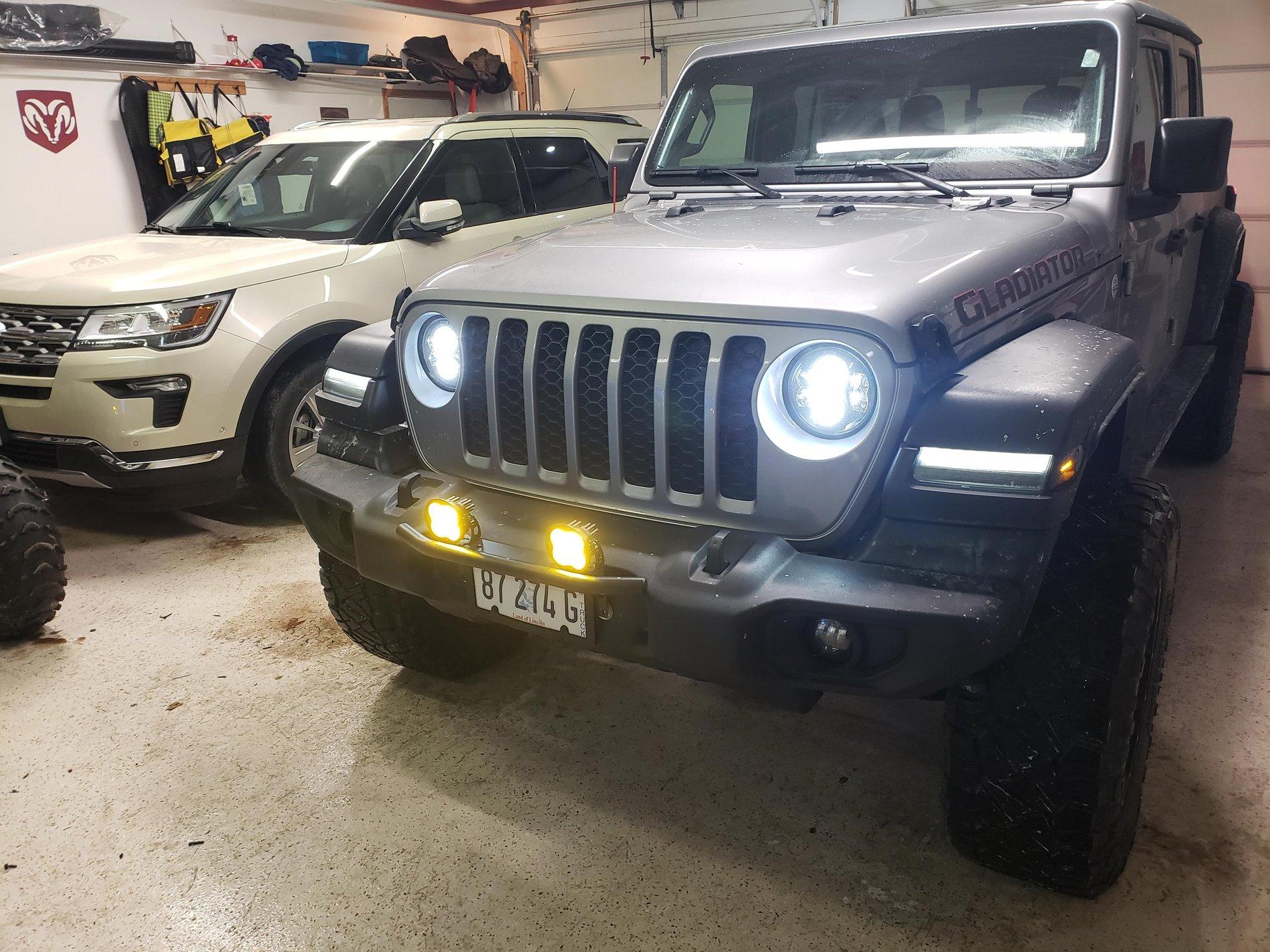 Jeep Gladiator Amber Driving lights! Yes Please! 20200213_185100