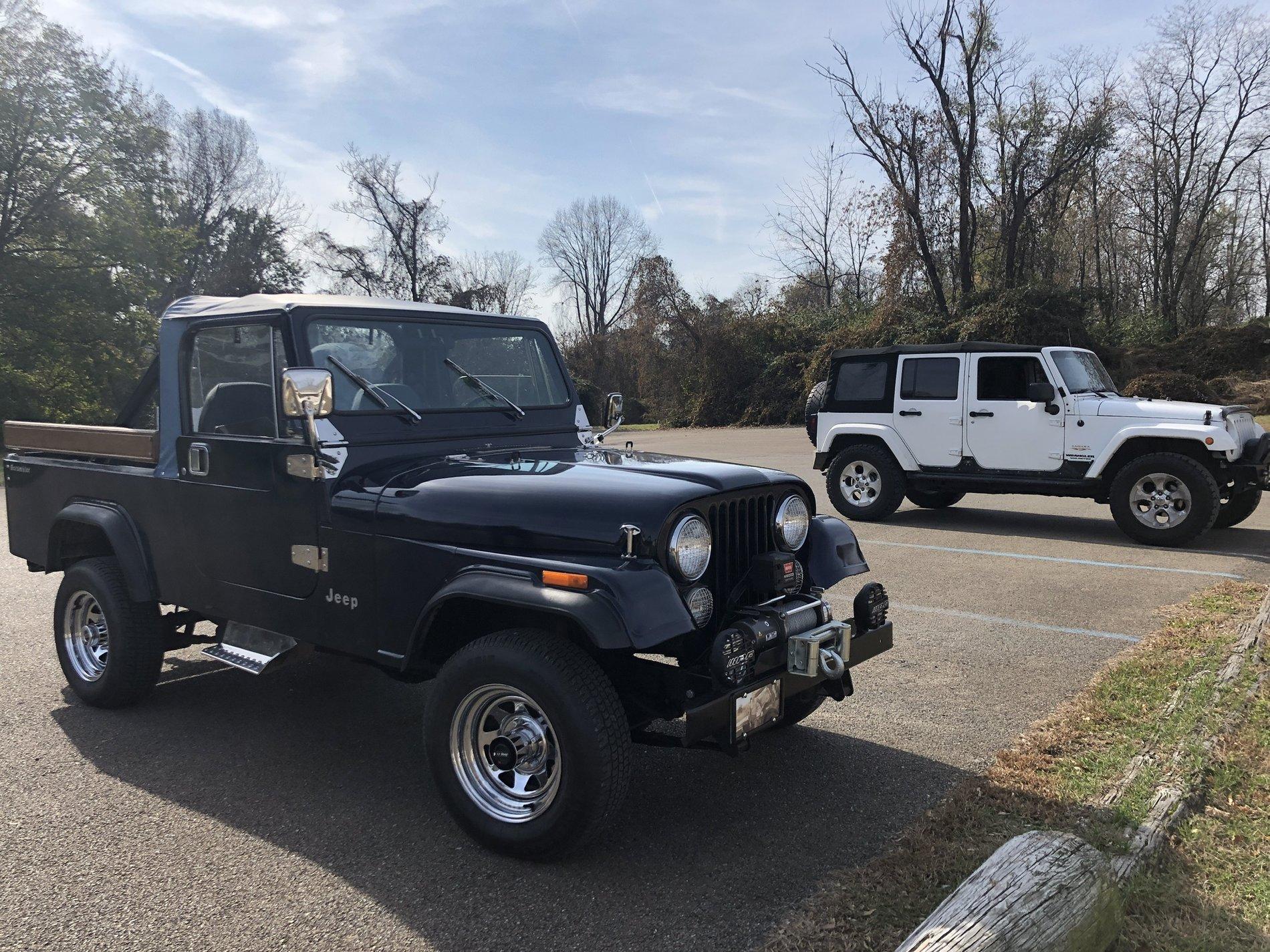 Jeep Gladiator Jeeps Parking Next To Jeeps 64C104E7-7050-45C1-92F5-83CA62B690A3
