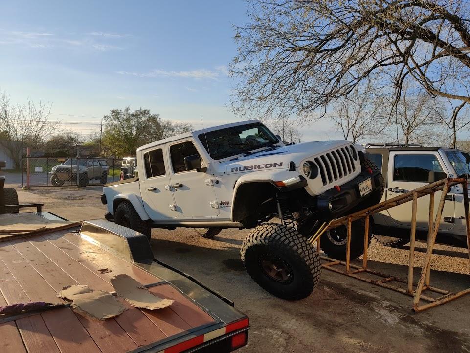 Jeep Gladiator Metalcloak lift 49KwH4CSOIhtBM1gZ1LcfnJ8QrA4_-IvshElJxgqvxfm20sI9xpGBo0lEhpHe4t1BGIvk6k4UfNRBm4qlun=w962-h721-no