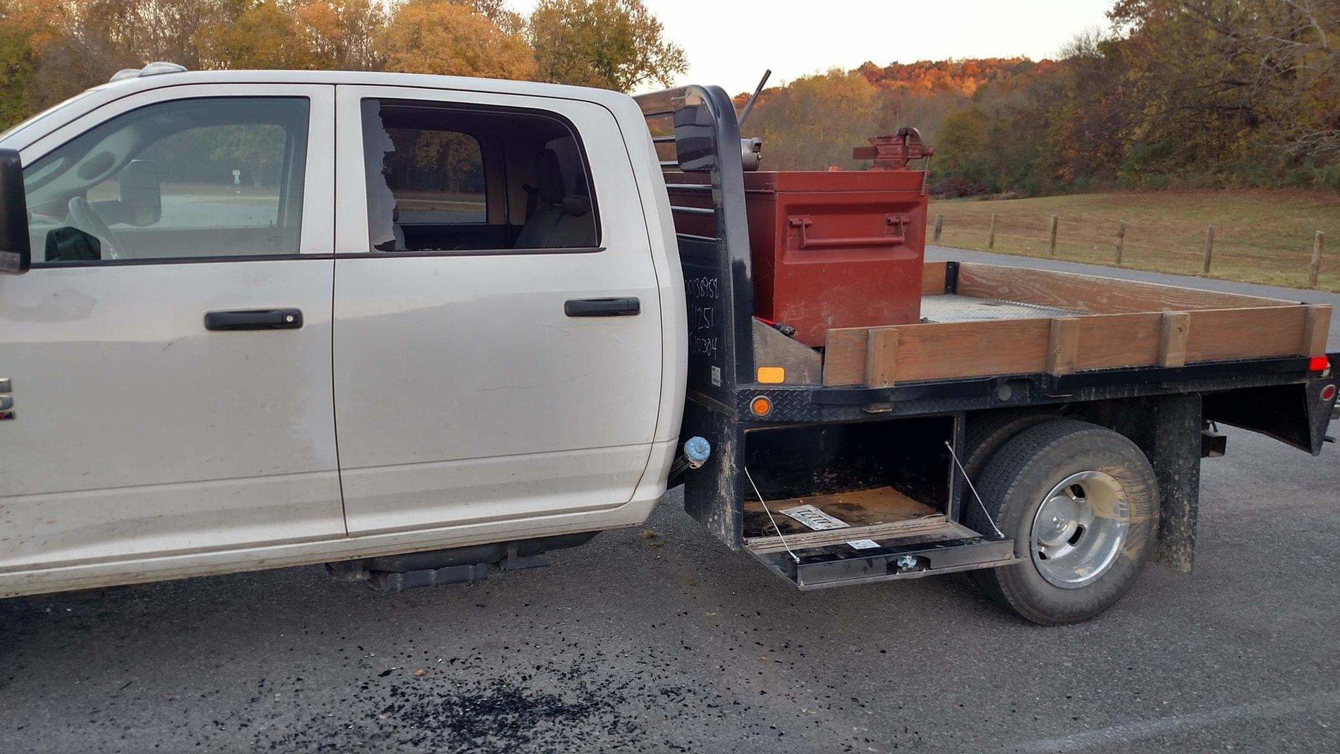 Jeep Gladiator Does anyone not regret ordering a hard top when they bought their Jeep? 15156778_1639787339380555_4676982847454711456_o
