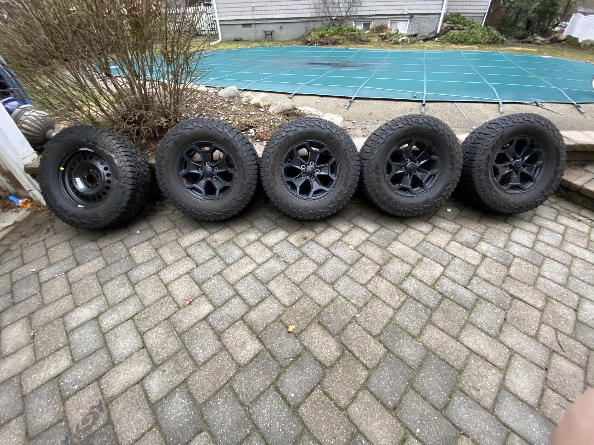 Jeep Gladiator FS: Launch Edition Wheels and Tires 62CD8941-9561-42B5-9FFB-4518EEB0DF97