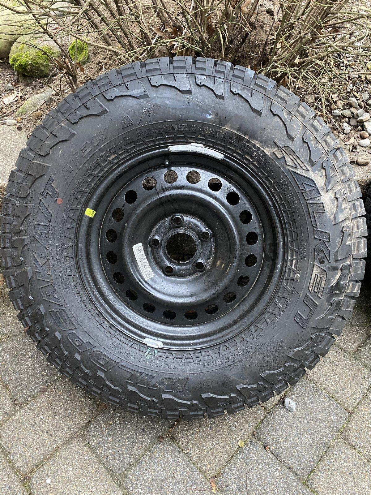 Jeep Gladiator FS: Launch Edition Wheels and Tires 4347F547-3313-4573-AE9F-5FB07D30A4E3