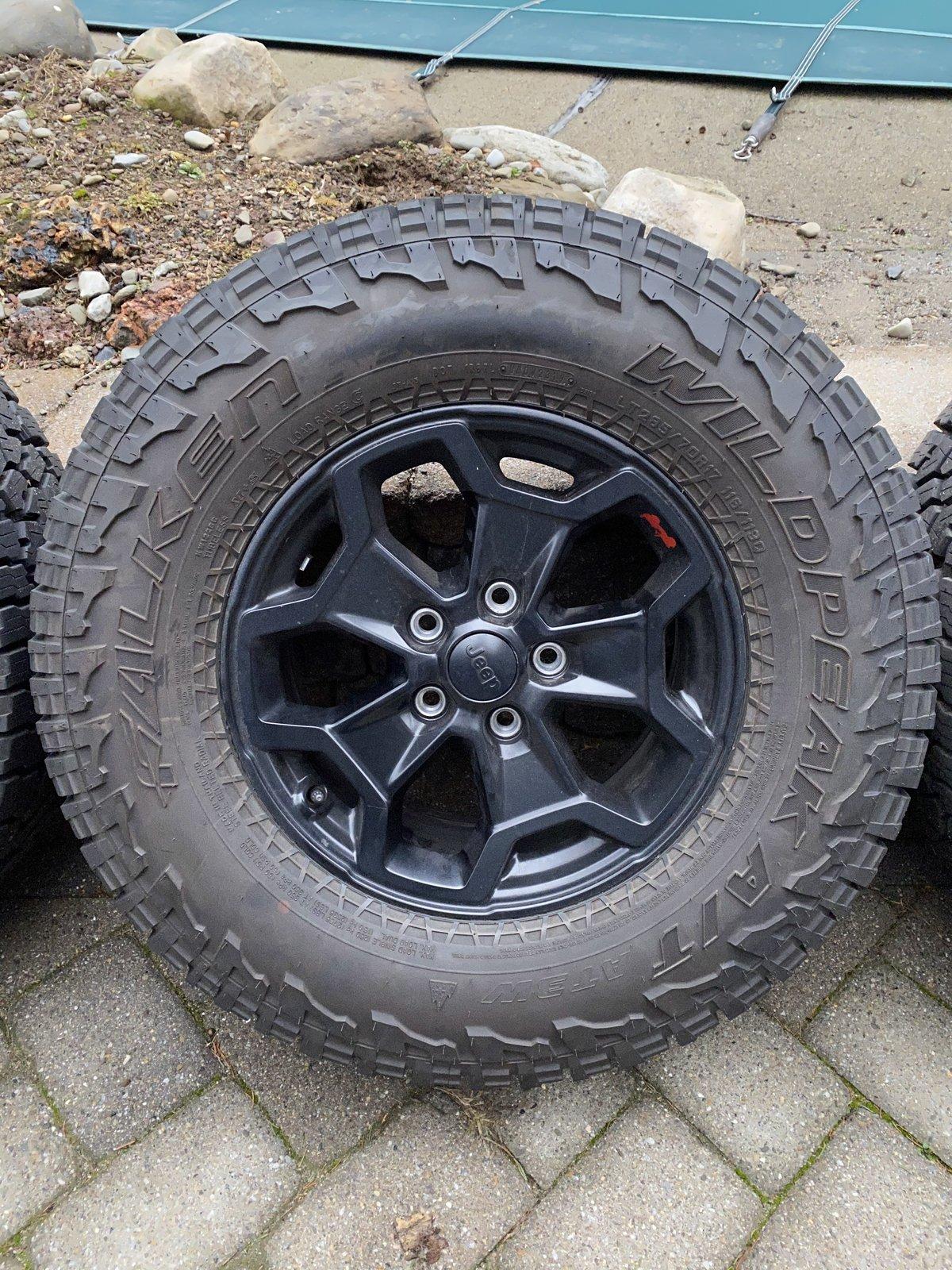 Jeep Gladiator FS: Launch Edition Wheels and Tires 56BCE296-6584-44D6-81AC-D1C710D8628C