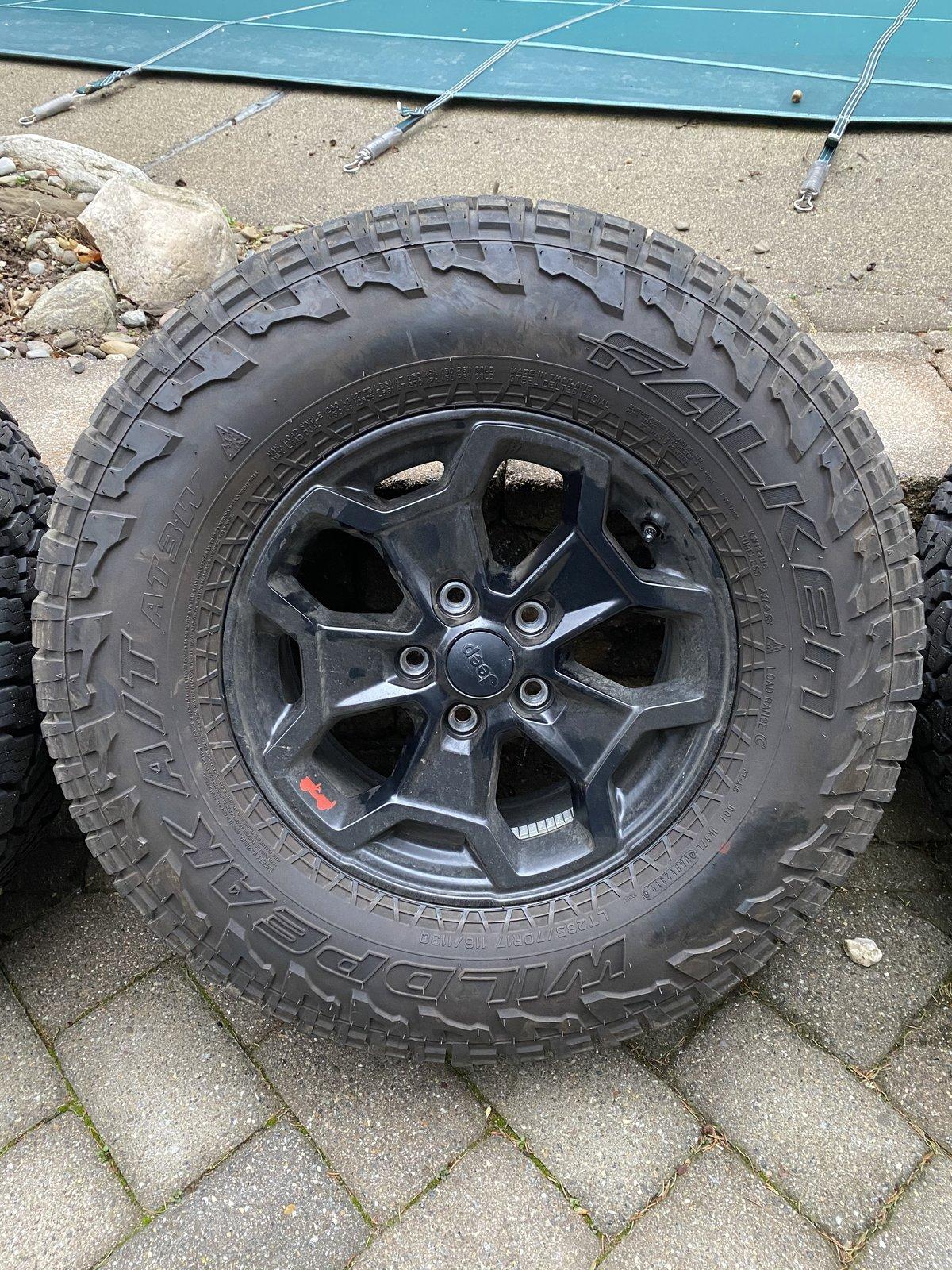 Jeep Gladiator FS: Launch Edition Wheels and Tires 2D07AE45-09A1-4C74-9E4A-4BA86E054509