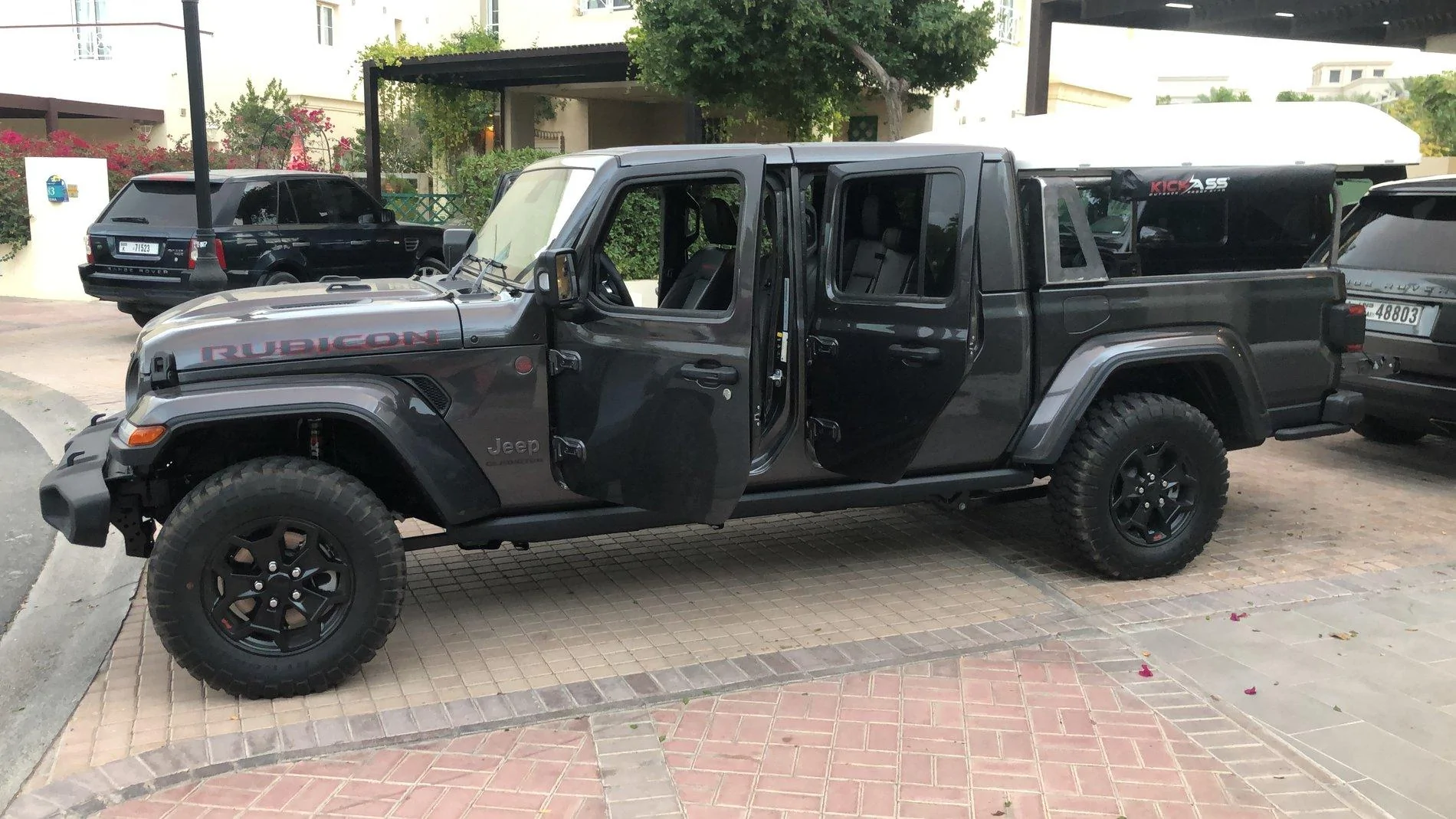 Jeep Gladiator Bed Rack and Roof Top Tents 38216300-58B5-462B-9727-2B435E264979