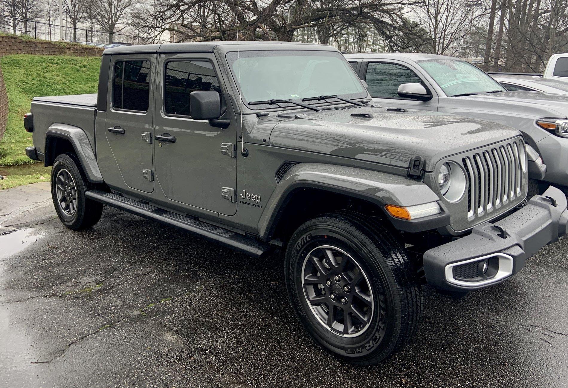 Jeep Gladiator STING GRAY Gladiator JT Club AB130826-3E0C-4CD3-8E71-5F4F1C16AFFD
