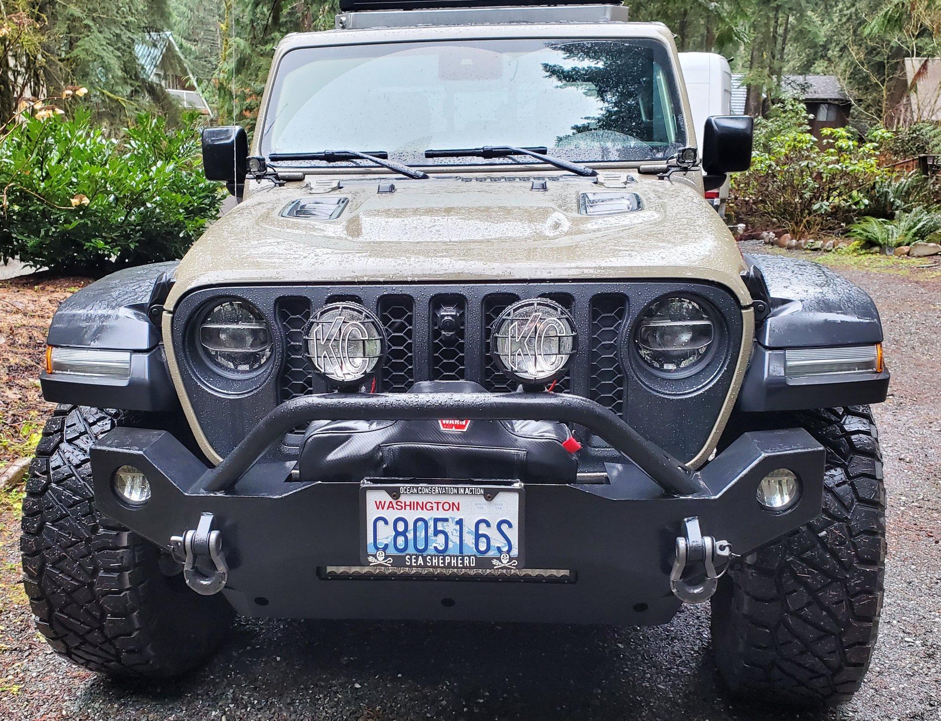 Jeep Gladiator Mopar Satin Grille with Front Camera 20191231_163250