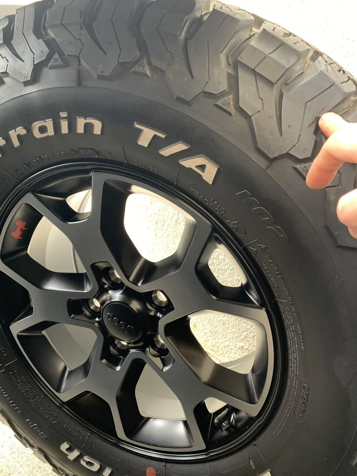 Jeep Gladiator 5 JL Rubicon Rims $500 D8F1107A-10D6-4B7E-9836-2C3D62B88B1D
