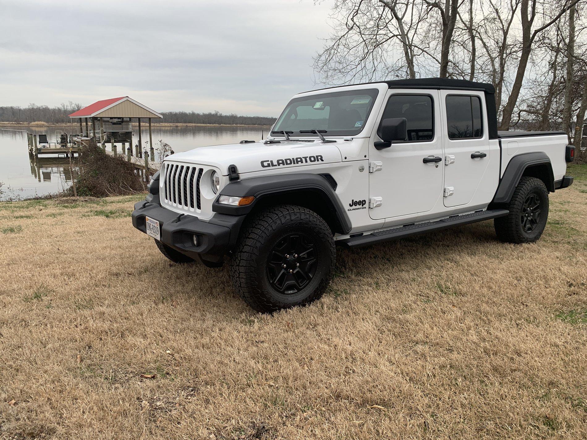 Jeep Gladiator Gladiator Sport S tire help FBC80E64-EC4C-4CB6-9C7F-4201F81DC09E