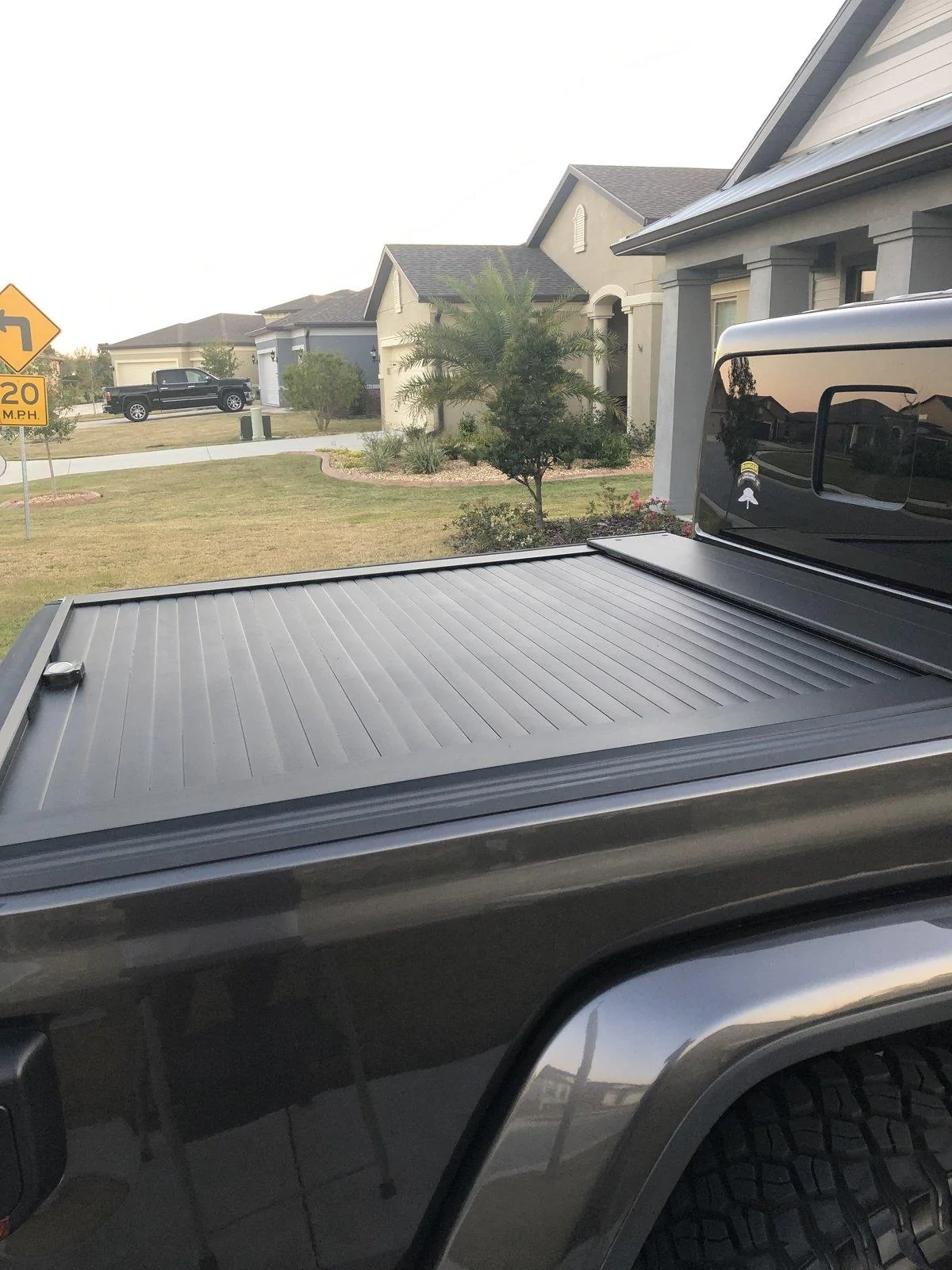 Jeep Gladiator Aftermarket Tonneau Covers? A4809584-59A1-4A21-8E09-1AC2B8E58E1F