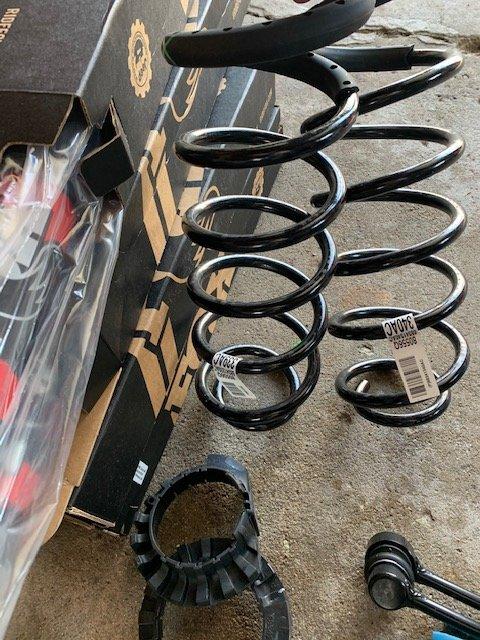 Jeep Gladiator NEW TAKE OFF RUBICON SUSPENSION and CRATE W/2.5 RC SPACER LIFT IMG_0241