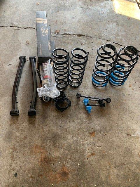Jeep Gladiator NEW TAKE OFF RUBICON SUSPENSION and CRATE W/2.5 RC SPACER LIFT IMG_0239