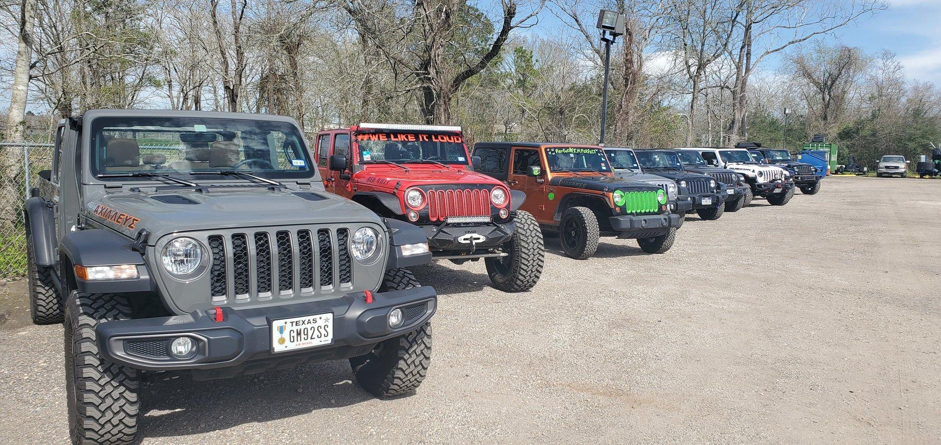 Jeep Gladiator Jeeps Parking Next To Jeeps 20200229_142010