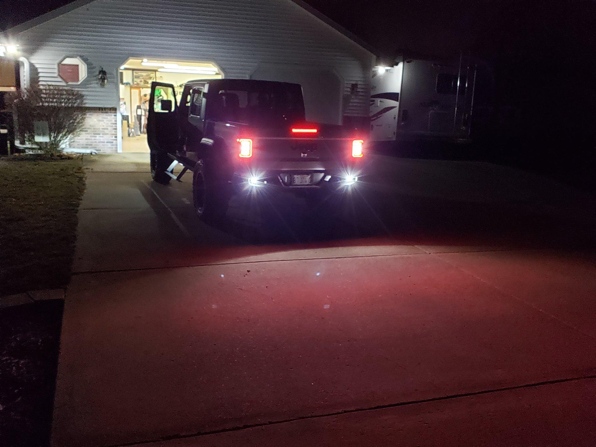 Jeep Gladiator Backup lights 20200301_195549
