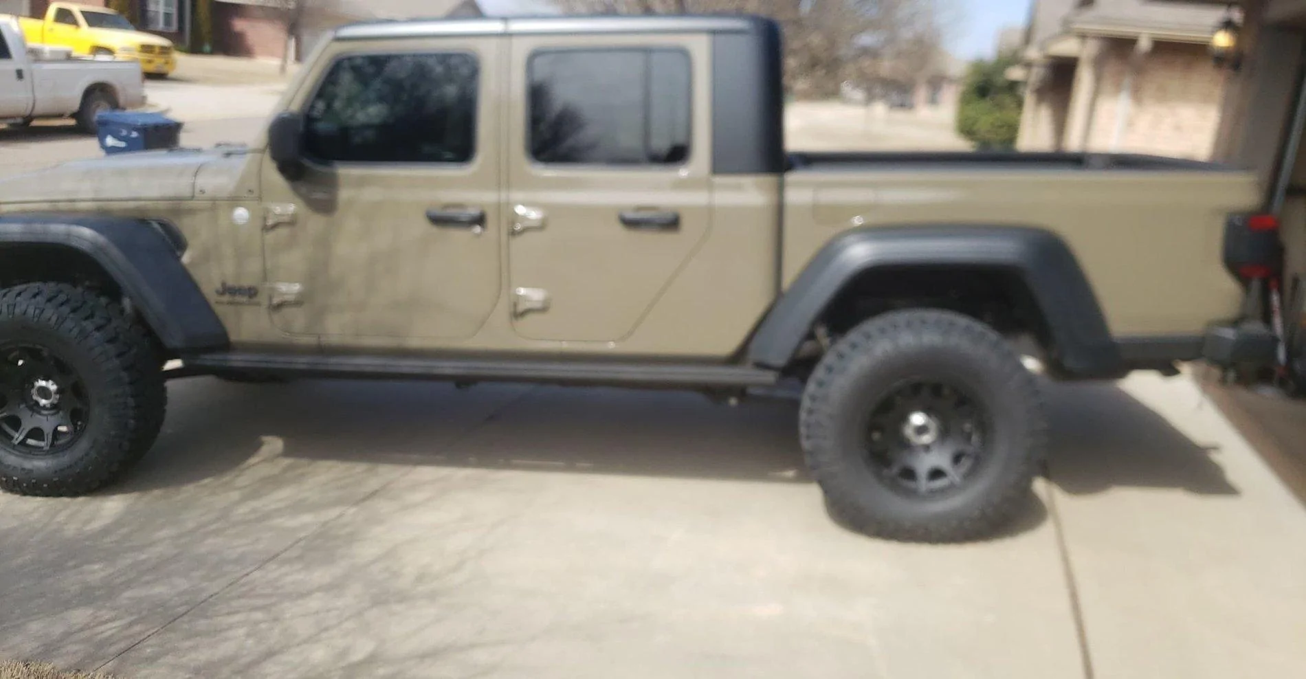 Jeep Gladiator So 35x12.5xr17 Spare doesn't fit underneath? methondfull
