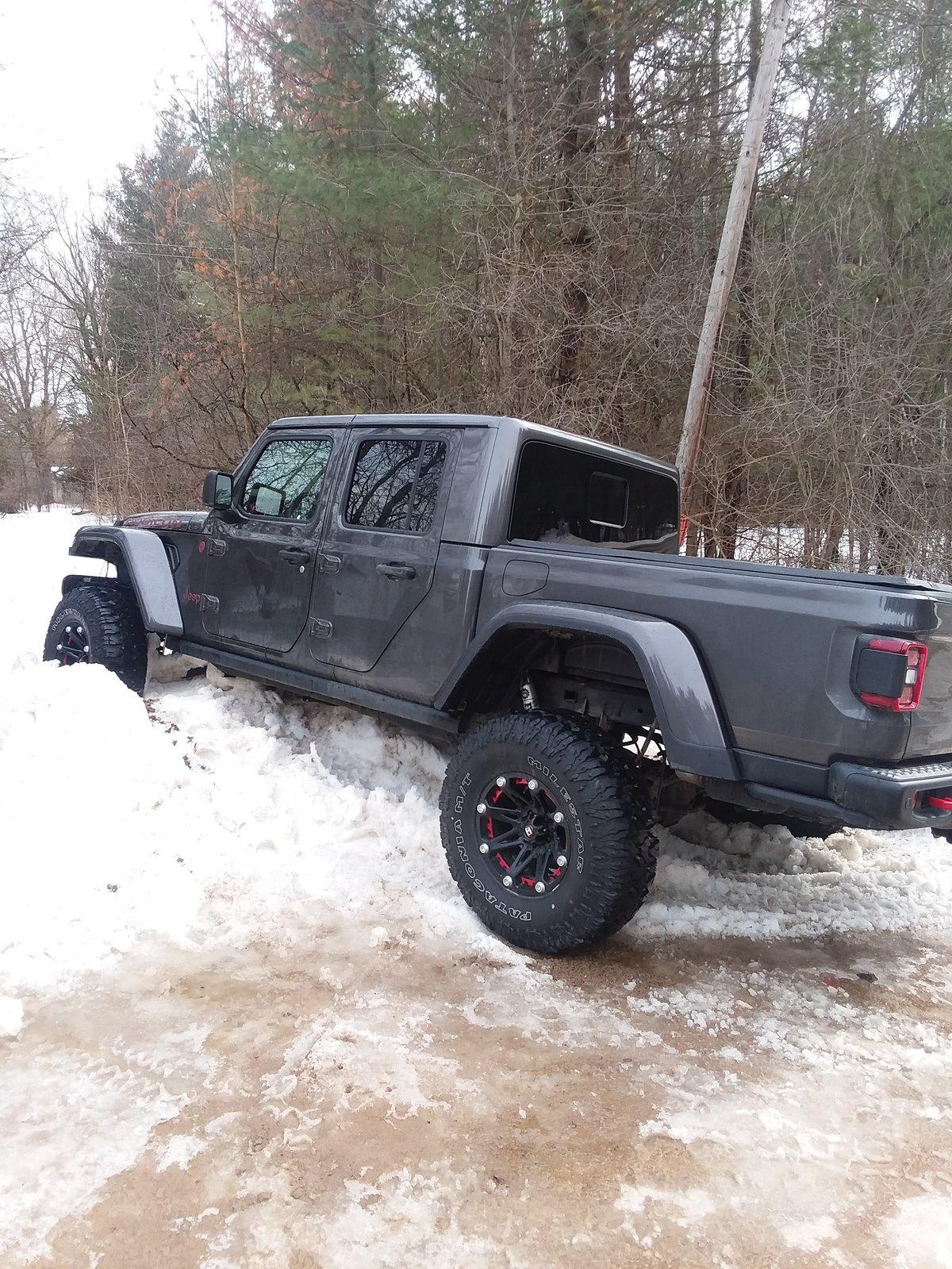 Jeep Gladiator Pictures of 33s and 35s 20200303_132410