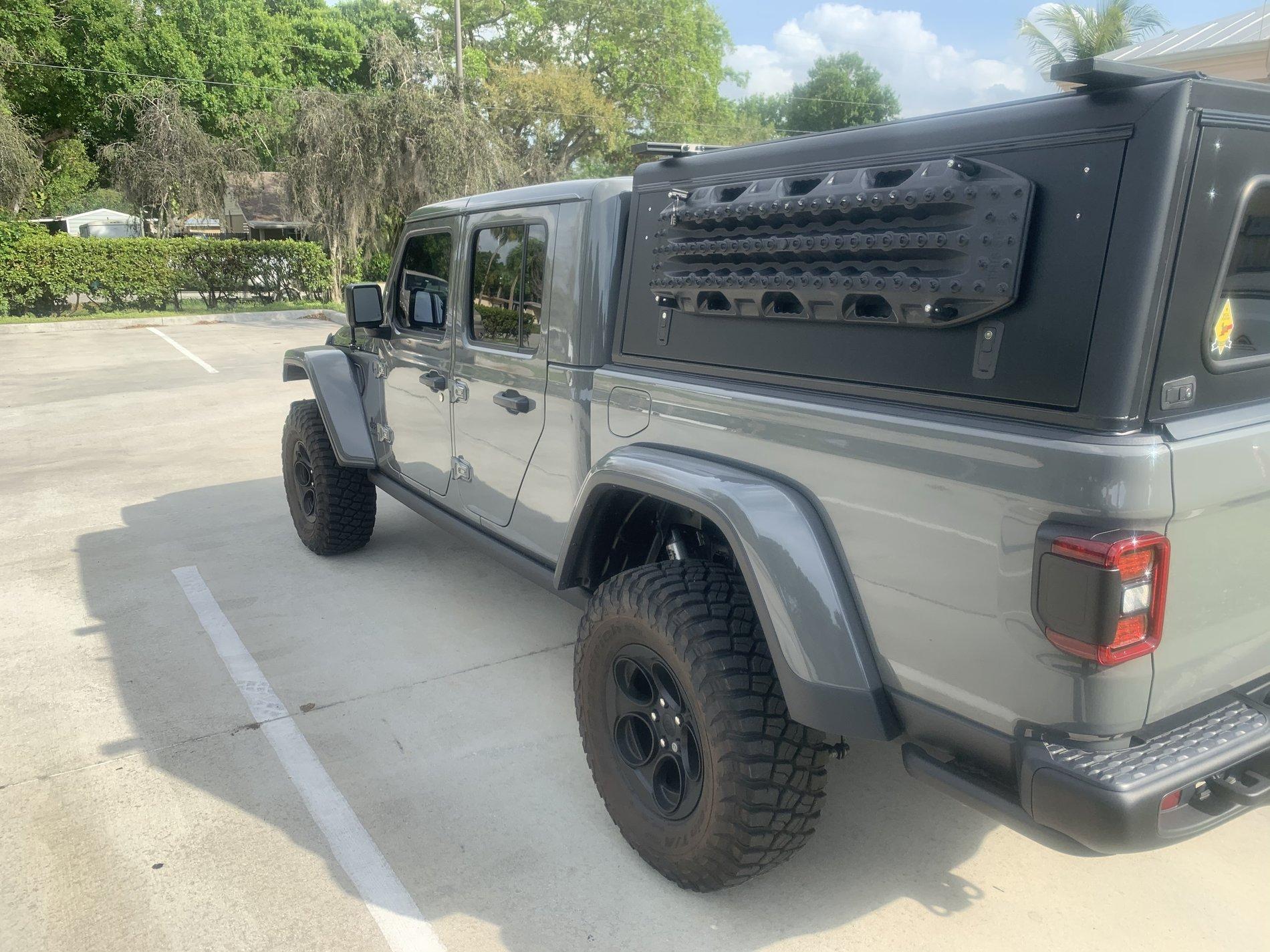 Jeep Gladiator Alu-cab canopy Jeep Gladiator #001 FA68737B-1706-42B6-A939-E61989CD80F0