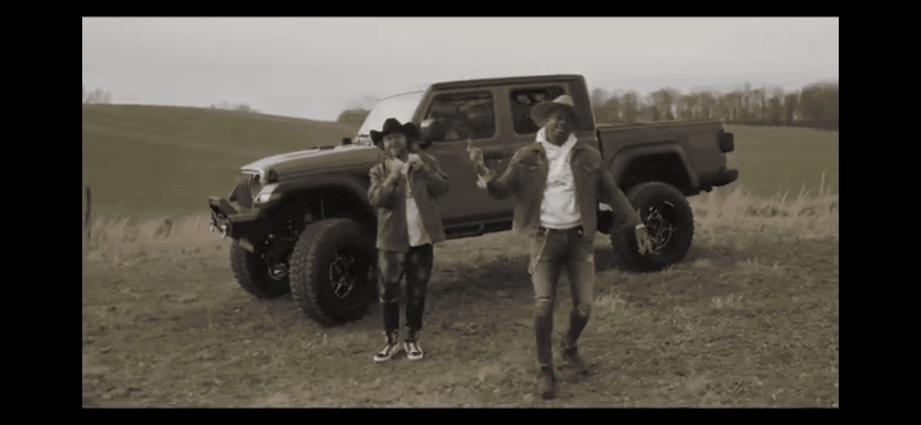Jeep Gladiator Nice rig featured in this new Colt Ford video ;) A610E0E1-26D3-4999-AD35-9E94CB5CC34F