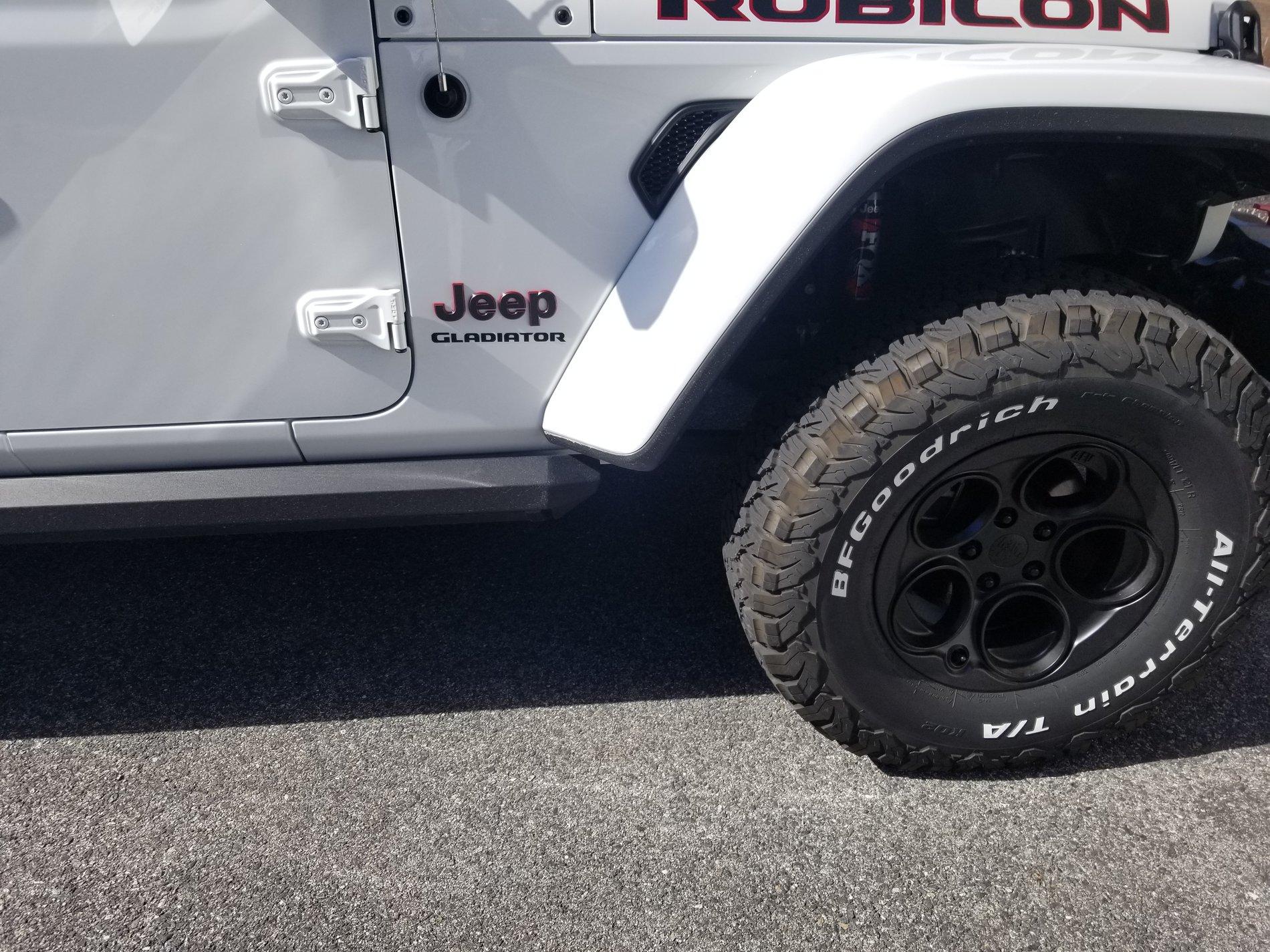 Jeep Gladiator Rigid LED Back up lighting - use of aux switches possible? 20200305_124012
