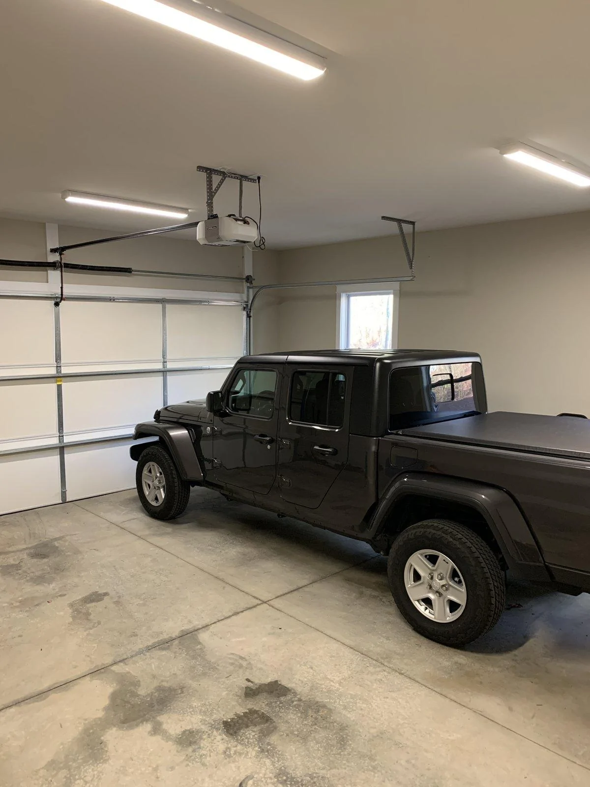 Jeep Gladiator Consultation on repairing the garage. E4E67BFF-909F-4651-A29B-6A1C5BA7EA7E