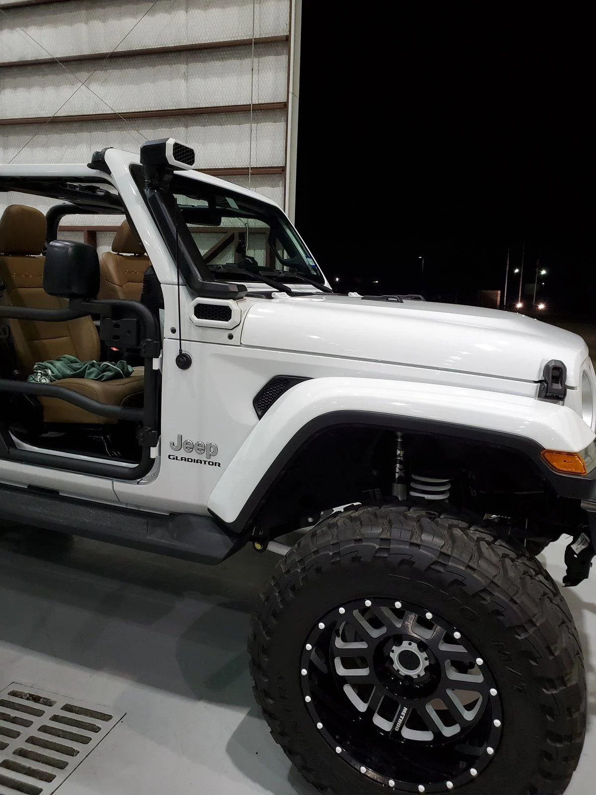 Jeep Gladiator Amfib raised air intake, where sold 15835509651616851776039085291707