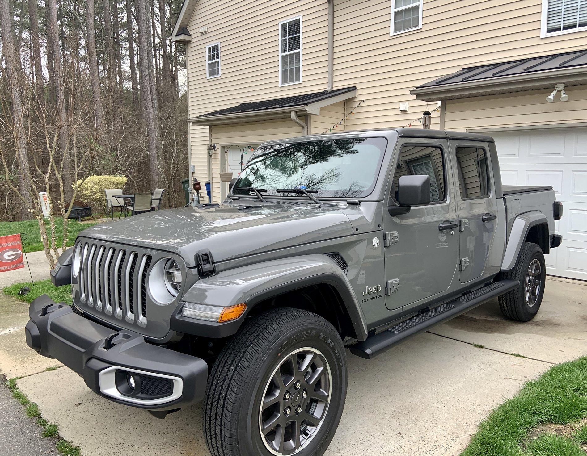 Jeep Gladiator Anyone install the black oem tubular side steps #82215609 2801910B-5E74-4BF8-9184-599DA12F1135