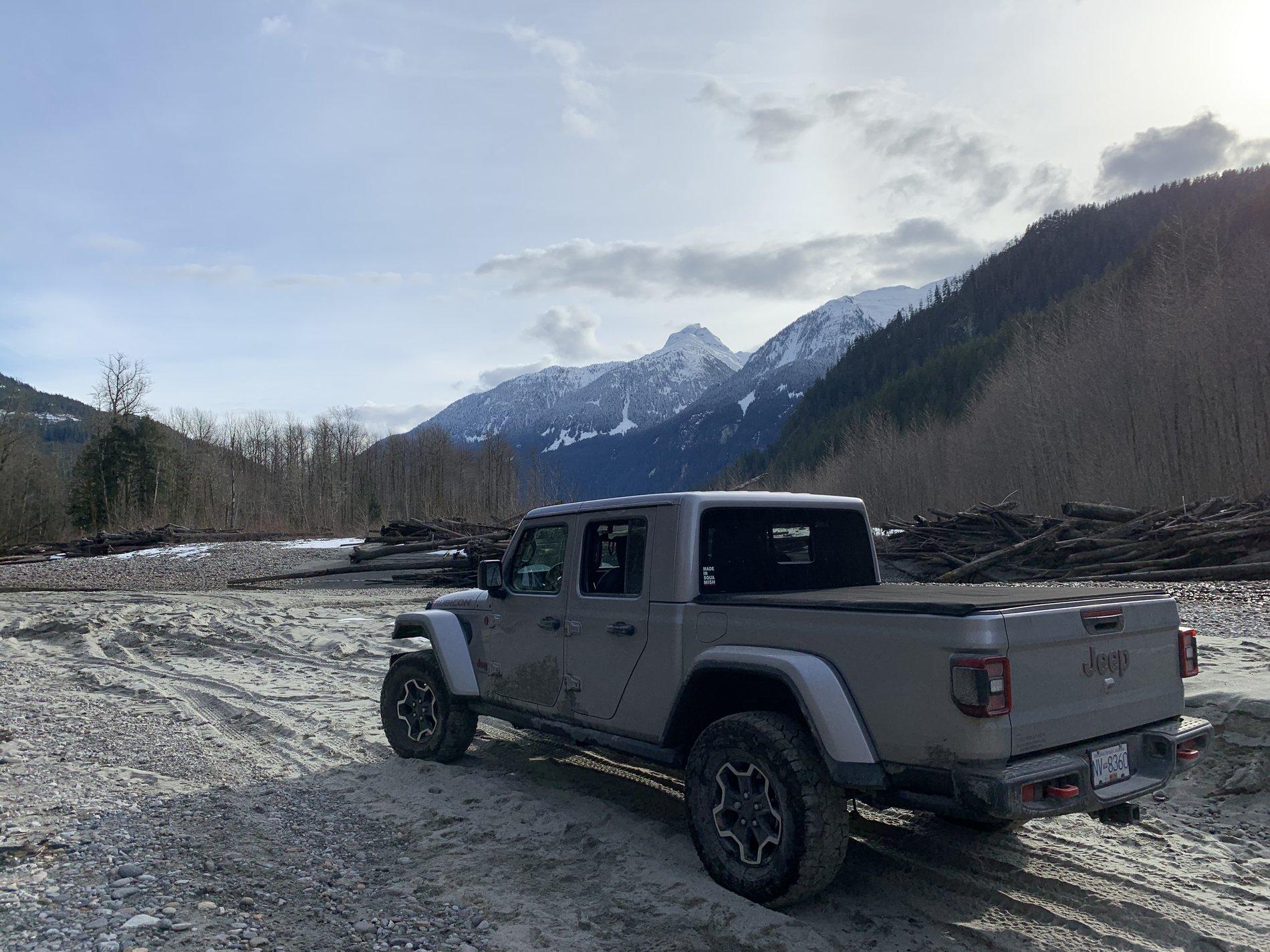 Jeep Gladiator JT pictures 6BD64F75-8923-46FE-A214-C30A6306F9DD