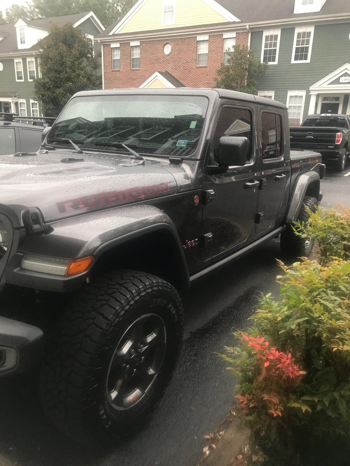 Jeep Gladiator GRANITE CRYSTAL JT Gladiator Club 36600691-DC20-44C5-9452-41203A89EA62